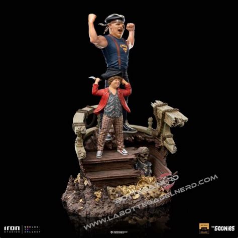 The Goonies Statue 110 Sloth And Chunk Deluxe 30cm