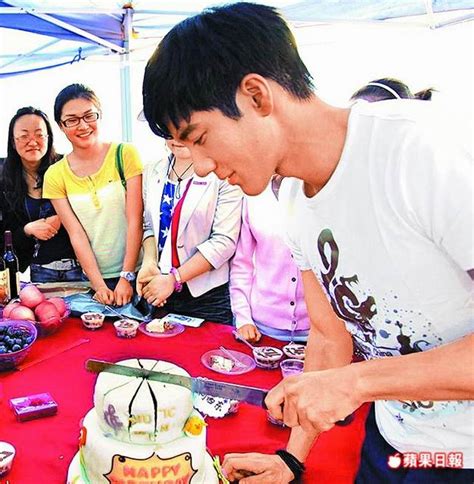 They had their first daughter jiali in 2014, second daughter jiana in 2016. Leehom Wang >> Single "12 Zodiacs"
