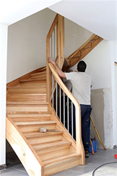 L'équipe des artisans de plancher platinium est spécialisée dans le sablage d'escalier en bois dur et résineux. Tout savoir sur l'escalier en bois - illiCO travaux