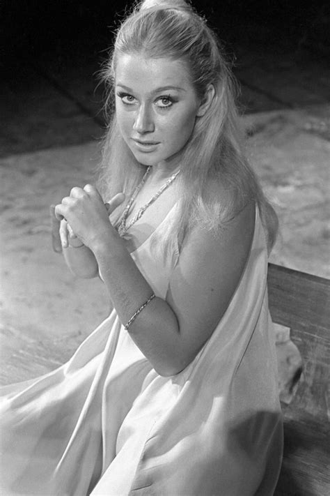 Stunning Photos Of A Young Helen Mirren From The 1960s And 1970s Rare