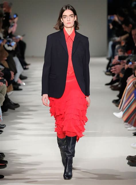 Victoria Beckham S New York Fashion Week Show Aw17 Collection In Pictures Mirror Online