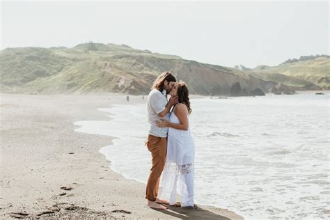 Which sentence is in the active voice? How To Plan The Perfect Beach Wedding + Inspiration | A Practical Wedding