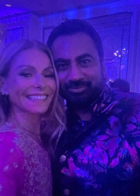 Live Host Kelly Ripa Goes Wild On The Dance Floor And Shows Off Ferocious