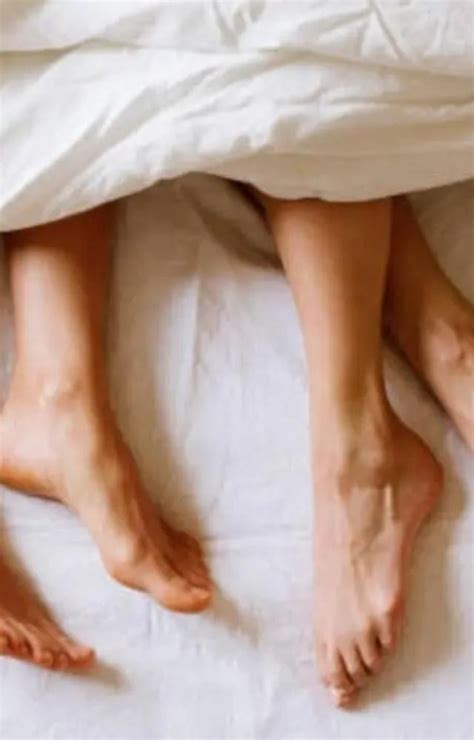 Five Health Benefits Of Sleeping Naked