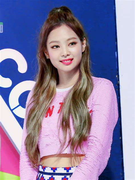 Jennie felt that if her hair are in pigtails, it would make her look like a 'baby'. Angels will fly to the moon~°☆* | Hair in 2019 | Blackpink ...
