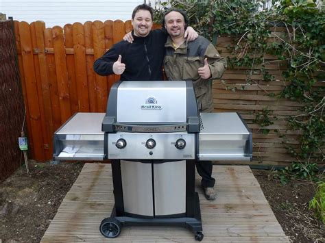 This video is actually the previous signet version called signet 20. Produkt des Monats: Gasgrill Broil King Signet 20