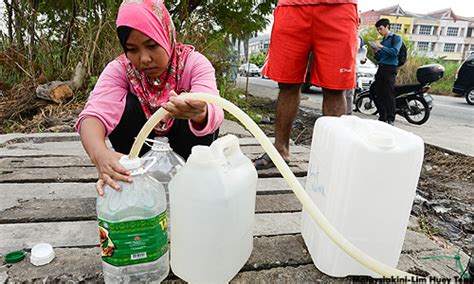 Terdapat banyak perbaikan sementara untuk paip bocor yang boleh anda gunakan kandungan: Baiki paip bagi atasi masalah air pada ramadan, Aidilfitri