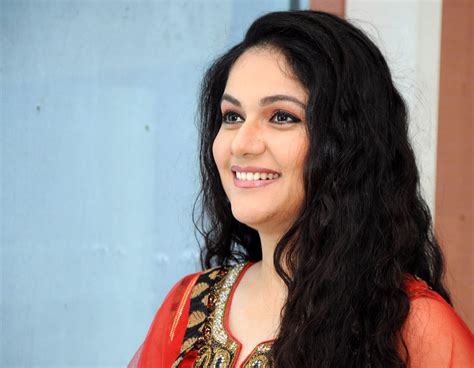 Gracy Singh Hot And Sizzling Navel Pictures Downloads