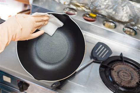 How To Clean A Non Stick Pan Easily And Effectively