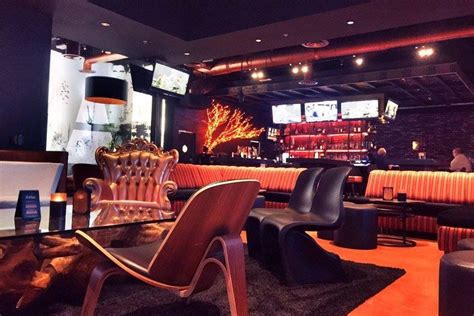 This las vegas strip lounge offers cocktails mixed with style, grace, and classic charm in a watch, wager and play in the ultimate sporting hotspot, with views of the las vegas strip. Las Vegas Sports Bars: 10Best Sport Bar & Grill Reviews