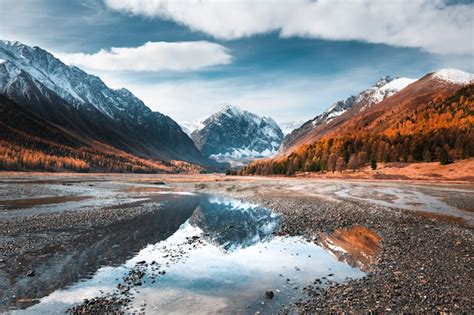Premium Photo Autumn Landscape Of Aktru Gorge In Altai Mountains