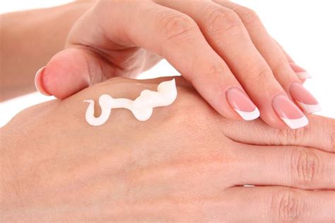 how to moisturize dry hands