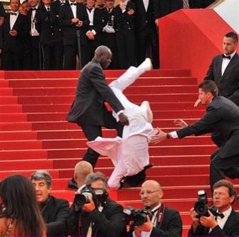 Jason Derulo Didnt Fall Down The Stairs At The Met Ball He Wasnt