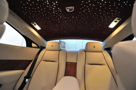 800 x 532 jpeg 51 кб. Rear Leather Seats With Star Ceiling Of The Rolls Royce ...