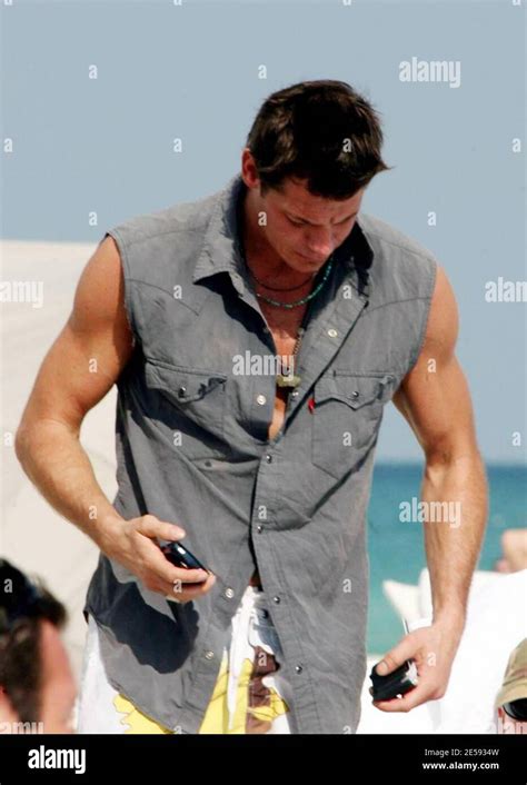 Extreme Makeover Home Edition Host Ty Pennington Relaxes In The Sun