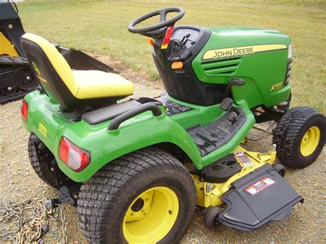 2006 John Deere X700 Lawn & Garden and Commercial Mowing - John Deere
