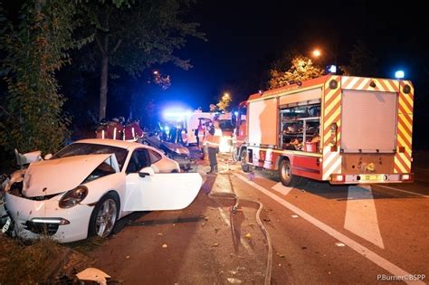 VIDÉO Violent accident entre deux voitures à Paris trois blessés