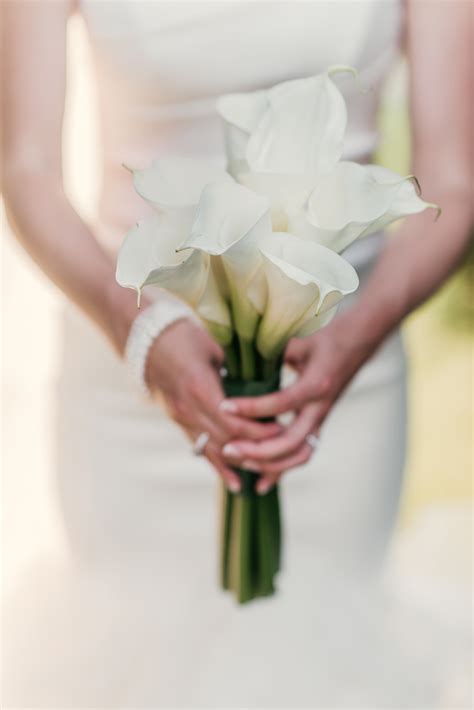 22 Lily Bouquets Perfect For A Spring Wedding Martha Stewart Weddings