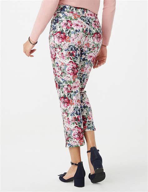 floral capri pants dressbarn floral capri pants trending outfits fashion