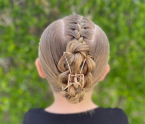 20 best claw clip hairstyles to transform your look in 2023