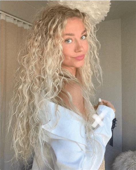 The Ultimate Guide To Naturally Curly Hair Society Blonde Curly Hair Curly Hair Styles