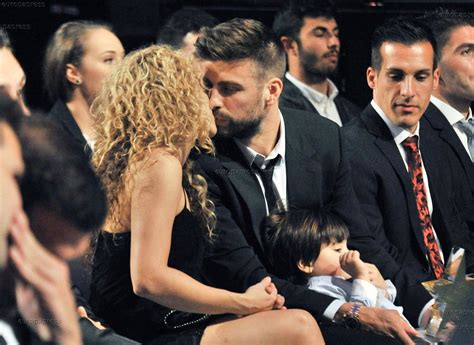 Shakira Y Milan El Mayor Apoyo De Piqué En Su Premio A Mejor Jugador
