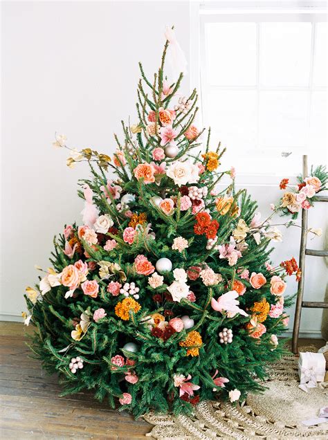 You Have To See These Christmas Trees Decorated With Dried Flowers