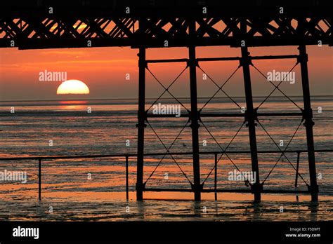 A Beautiful Sunset Over Southport Pier Merseyside Uk Stock Photo Alamy