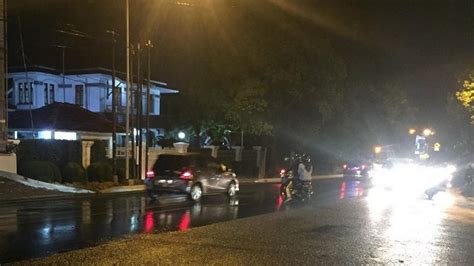 Kirain suaranya dri situ, ternyata orang2 juga merasakan hal yg sama. Waspada Hujan Lebat Disertai Petir Hari Ini, Inilah Prakiraan Cuaca BMKG Jawa Tengah - Tribun Jateng