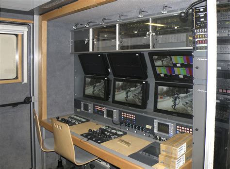 It is the successor to czechoslovak television, founded in 1953. Přenosový HDTV vůz České televize - Lupa.cz