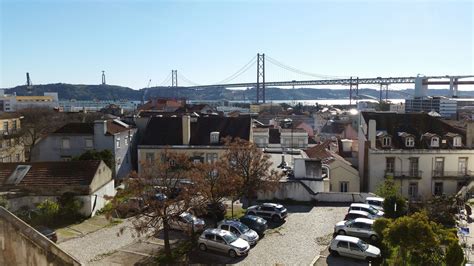 O primeiro sinal foi dado às 22h55 de 24 abril, quando os emissores associados de lisboa tocaram e depois do adeus, de paulo de carvalho, a canção. The 25 de Abril Bridge. Lisbon, Portugal. (With images) | Lisbon, Portugal, Canal