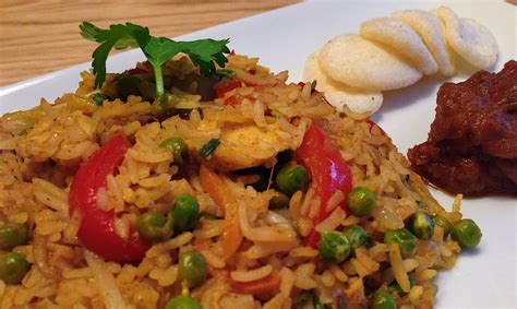 Recept voor Nasi Rames gebaseerd op nasi goreng Recept