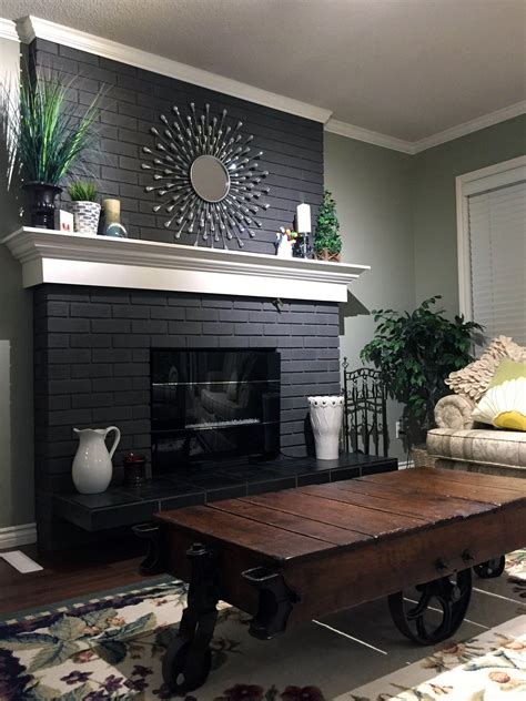 10 Fireplace Mantel Color Ideas
