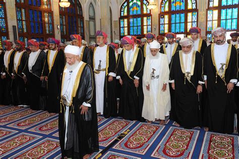 السلطنة تحتفل بأول أيام عيد الفطر المبارك وتؤكد على أهمية وحدة الأمة