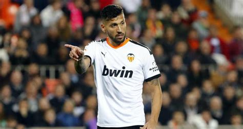 In 1840 there was 1 garay family living in vermont. Valencia CF: Garay firma la baja para que el Valencia ...