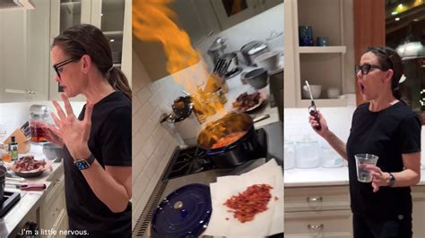 Jennifer Garner Literally Set Her Kitchen Alight With Her Pretend Cooking Show Laptrinhx News
