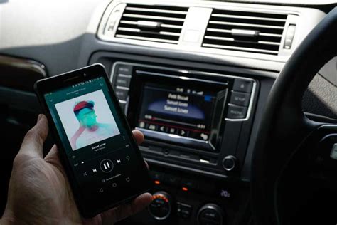 Prata säkert i bilen med handsfree. Sådan bliver telefonen håndfri i bilen - BilHandel.dk