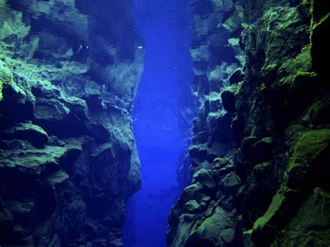 Oceans Are Being Sucked Into Earths Interior Through Worlds Deepest