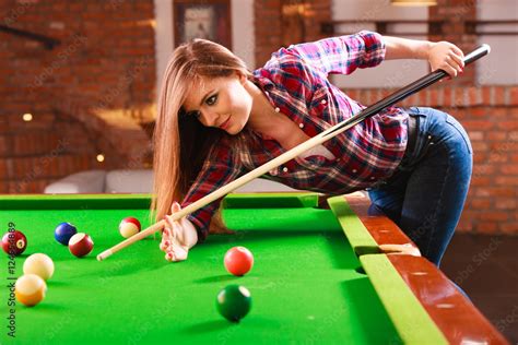 Young Woman Playing Billiard Stock Foto Adobe Stock