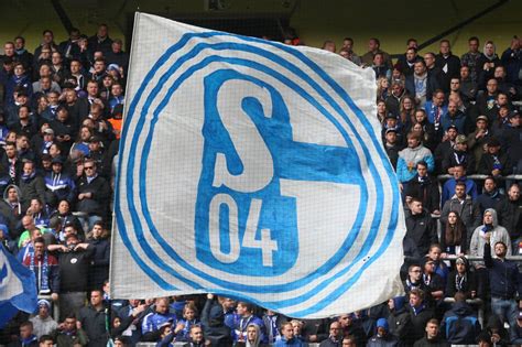 Schalke 04 Frau macht Mann einen Antrag Antwort sorgt für Stille