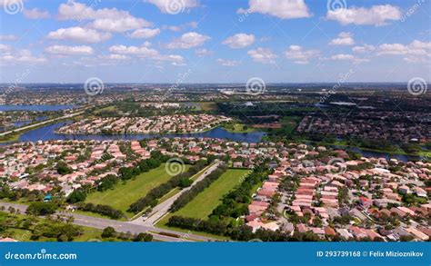 Aerial Sweeping Shot Neighborhoods in Pembroke Pines Silver Lakes