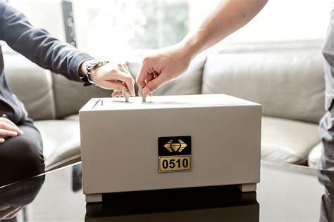 Banks generally verify the signatures and identity of anybody who requests access to the box. 6 Tips for Getting a Safe Deposit Box | Ultra Vault