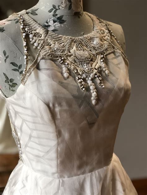 In her spare time, she learned how to sketch and sew, and started making herself dresses. Hayley Paige Nirvana Sample Wedding Dress Save 70% ...