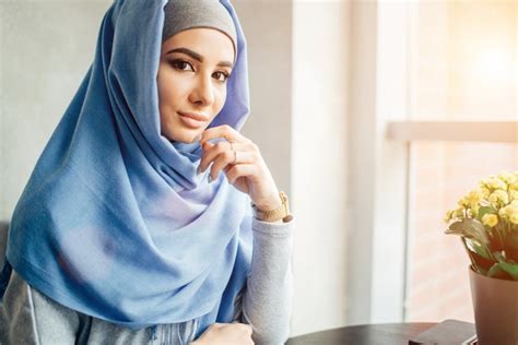 Untuk baju bewarna unggu pulak, warna tudung yang sesuai untuk dipadankan adalah seperti grey, celery dan dark blue. Padanan Warna Royal Blue | Desainrumahid.com