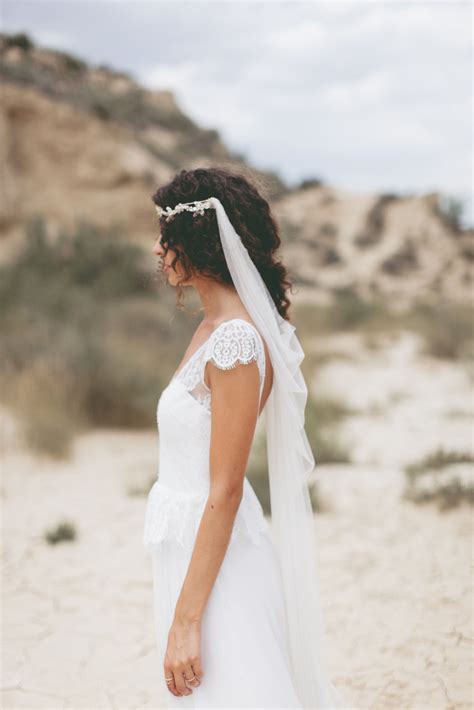 Brautkleid spitze hochzeitskleid spitze spitzen hochzeiten hippie hochzeitskleid hochzeit frisuren blumenkranz brautkleider boho atemberaubende hochzeitskleider brautkleid vintage. Brautkleid aus Spitze / Boho Hochzeitskleid / Vintage ...