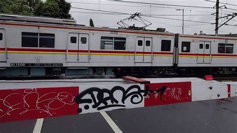 We did not find results for: Perlintasan Kereta Api Pramuka - YouTube