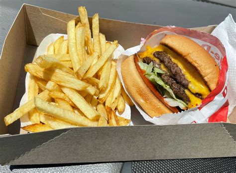 In N Out Vs Shake Shack Taste Test Which Has The Better Burger