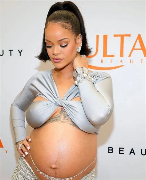Rihanna grávida veja os looks fashionistas da mãe do ano TrendsCHK