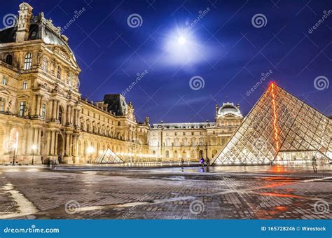 Beautiful View Of The Louvre Museum Captured At Nights In Paris France