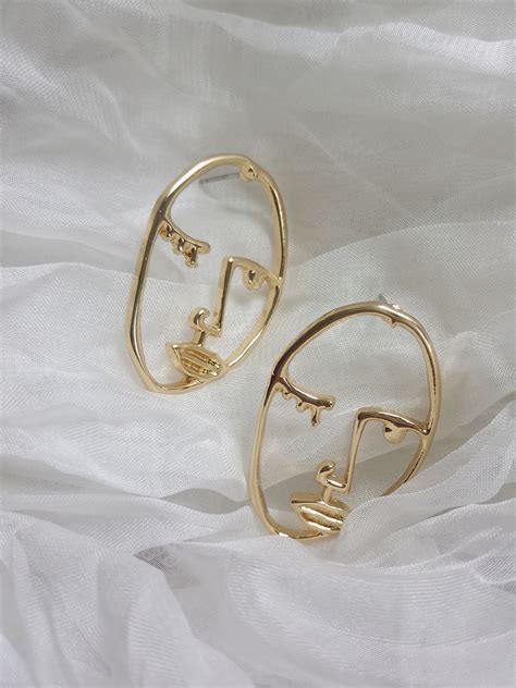 New earrings abstract artsy picasso face minimalist chic fashion gold tone. Platonism Face Earring | Face earrings, Minimalist ...